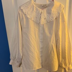 LauraMae White Embroidered Collar Blouse Vintage